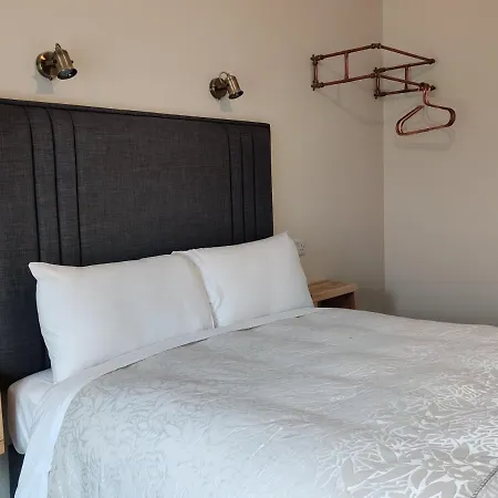 Pensión Number 53 *